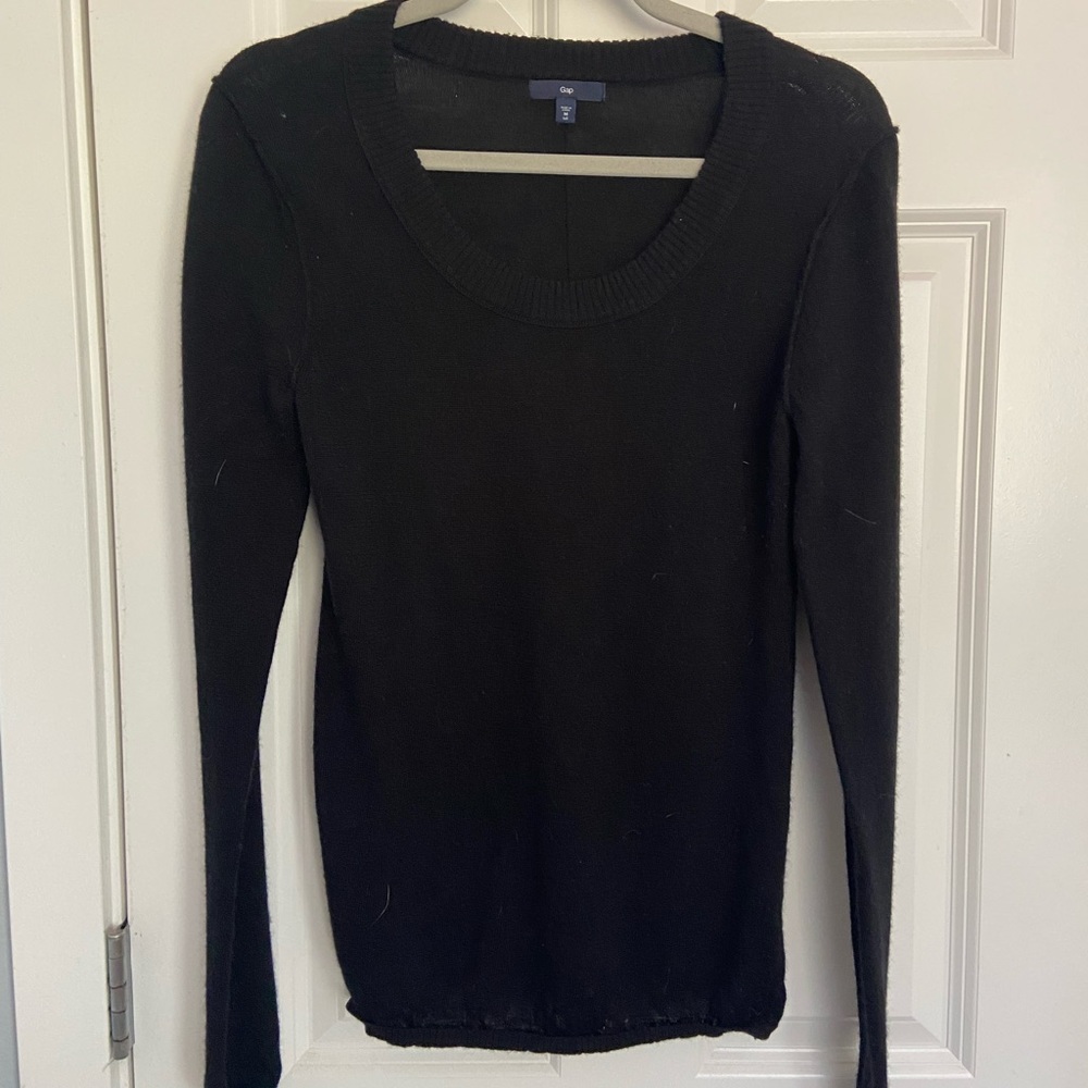 GAP sweater